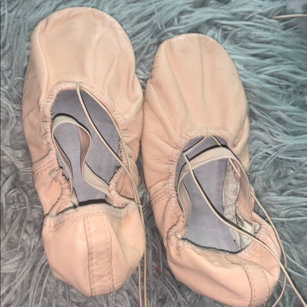 Pink soft bottom ballet slippers